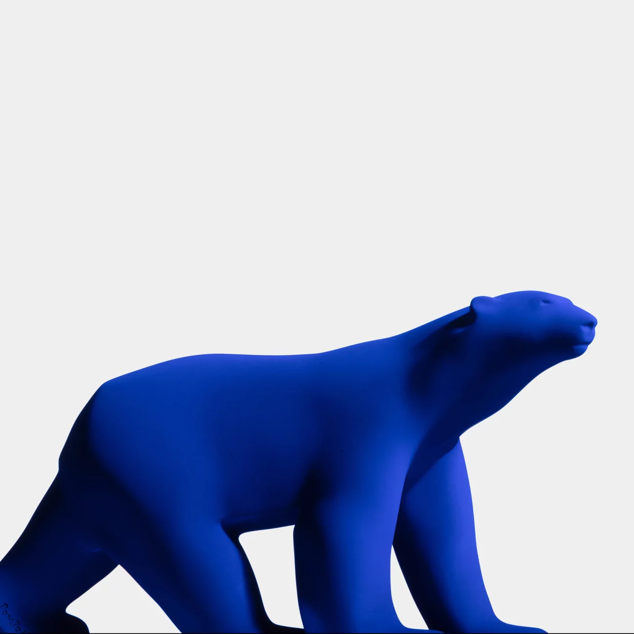 Edition limitée de l'ours Pompon édition Yves Klein vue de côté